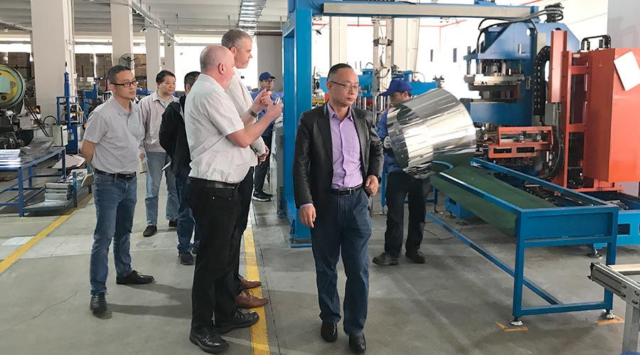 三年疫情后首訪！英國客戶Buyitdirec蒞臨金環(huán)電器視察