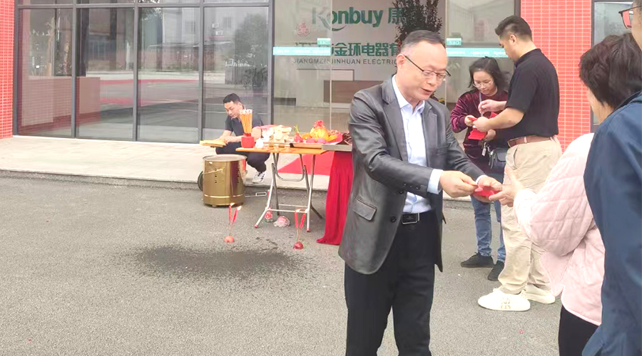 開工好兆頭！金環(huán)電器為全體員工發(fā)放紅包福利！