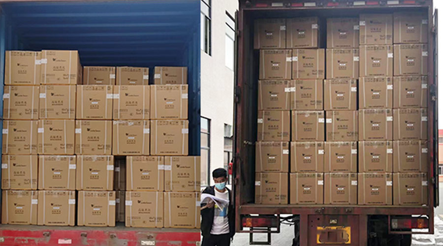 集裝箱裝柜進行時！金環(huán)電器客戶迷你洗衣機順利發(fā)貨！