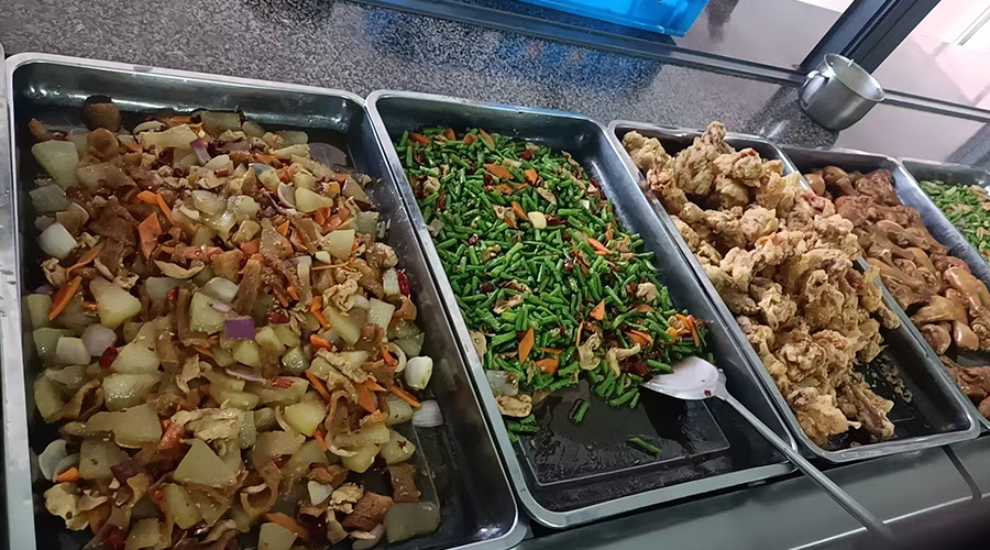 盛夏的來(lái)臨，金環(huán)電器關(guān)懷工人飲食